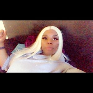 Meet your Posher, April